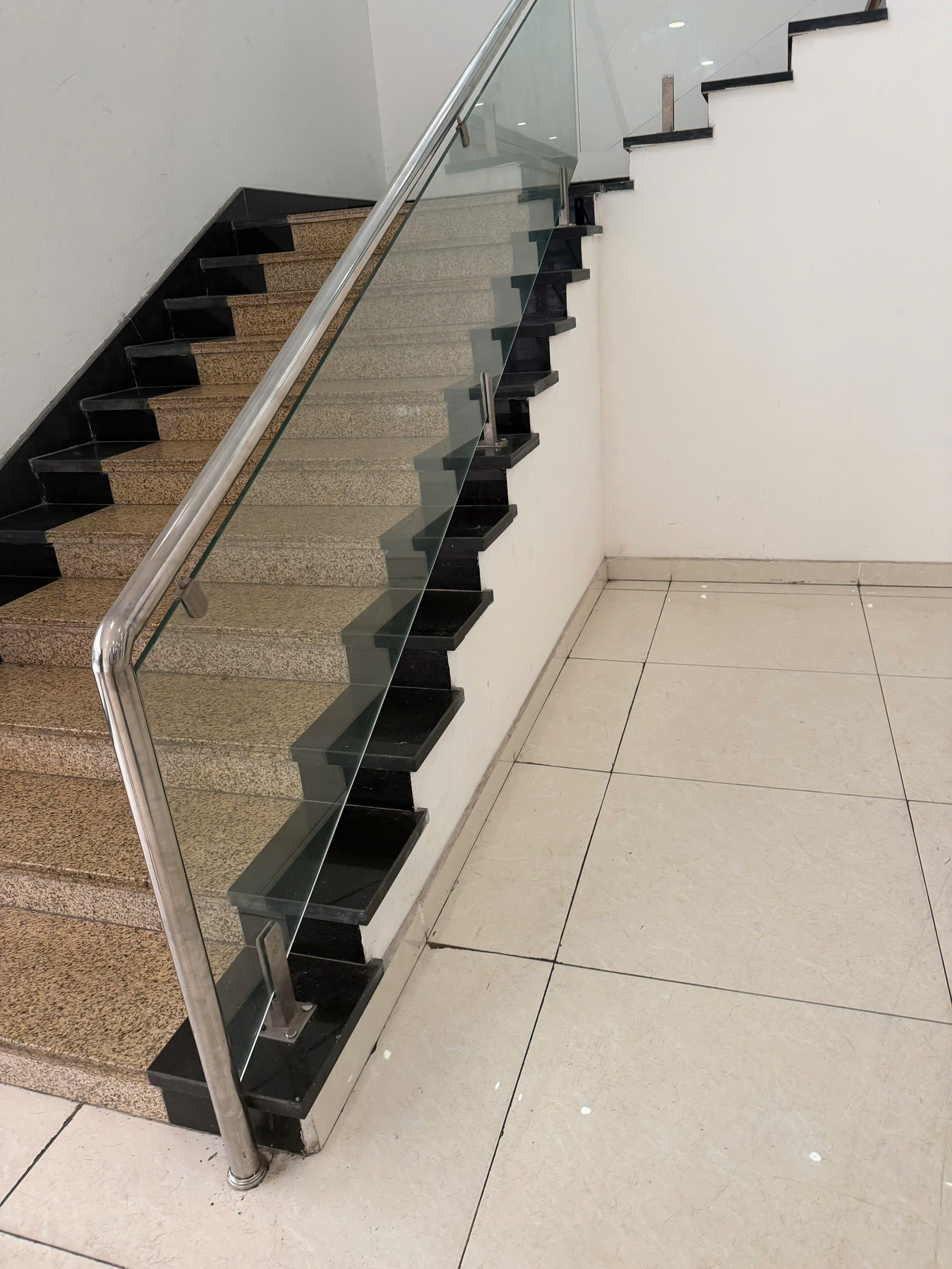 Trụ lan can kính inox 304 và 201